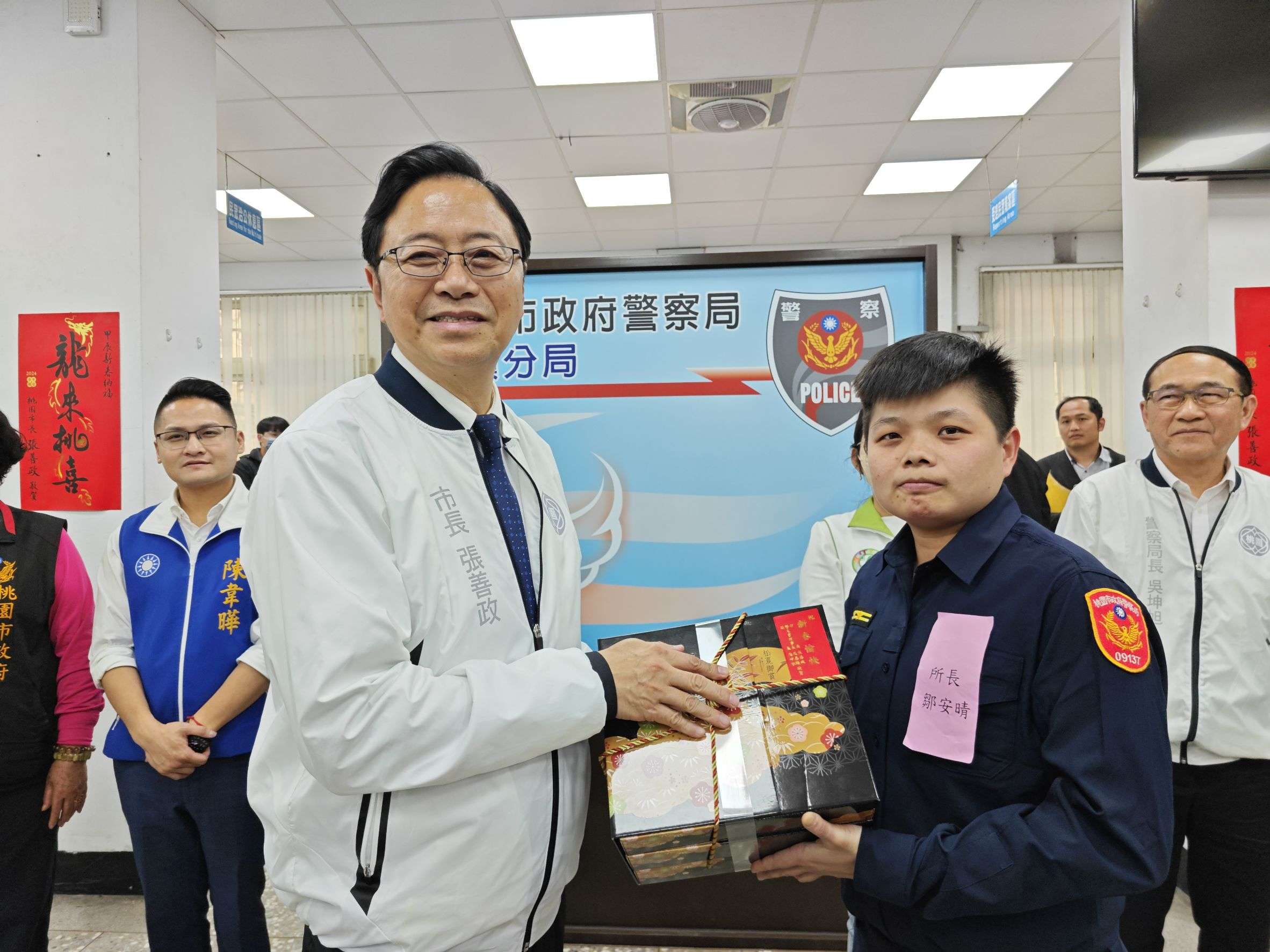張善政頒發慰問金 感謝平警堅守崗位 300694 0