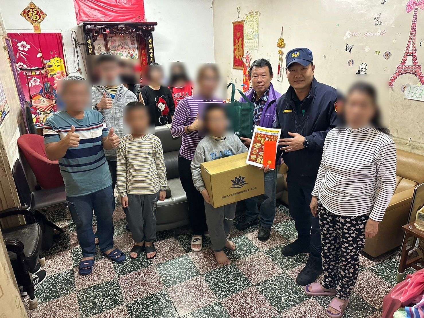 平警攜手里長送暖 弱勢家戶感受社會溫情 301128 0