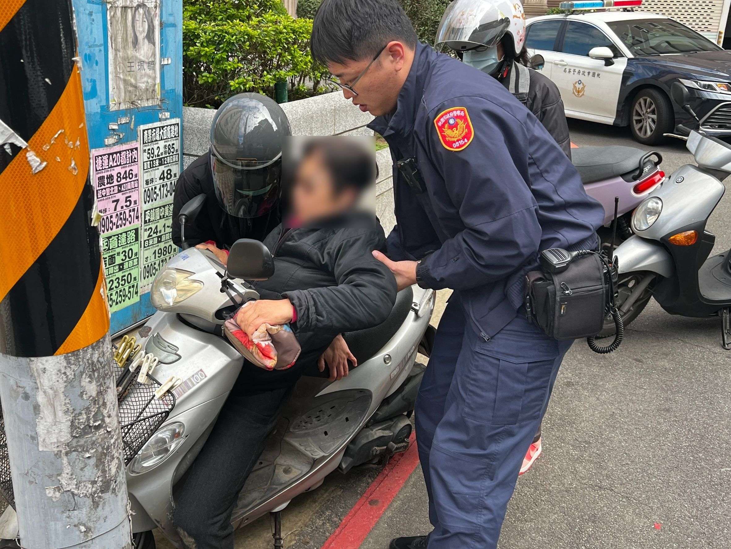 7旬婦低血糖暈厥自撞電桿 平鎮警民即刻救援 304396 0
