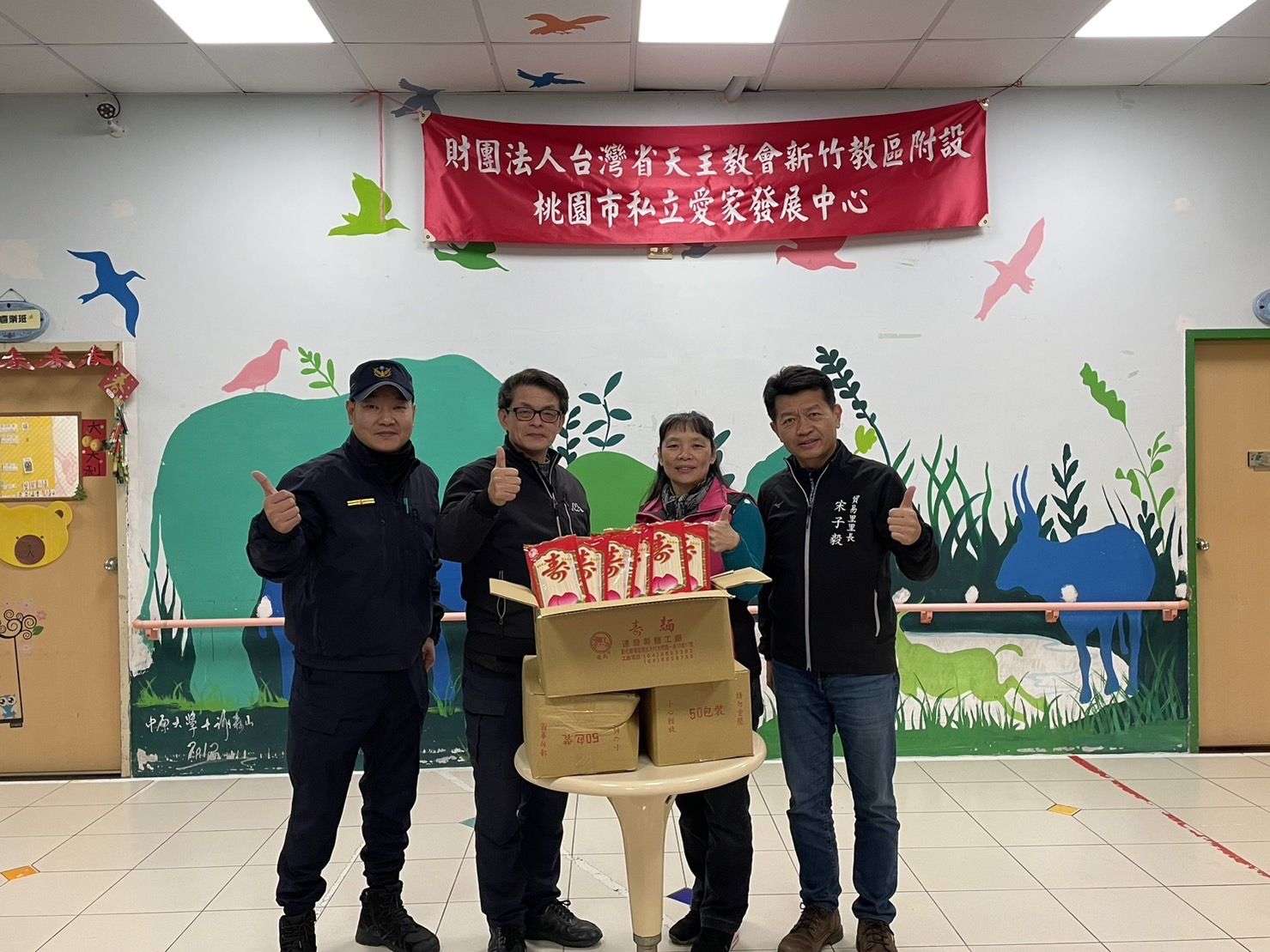 民間團體善心捐贈壽麵 平鎮暖警助發送傳遞幸福 305051 0
