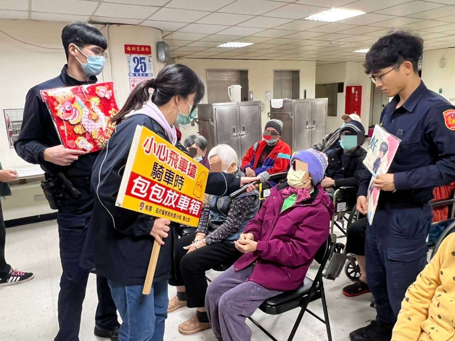 桃警春節預防犯罪宣導 關懷社福機構長輩溫馨送暖 337091