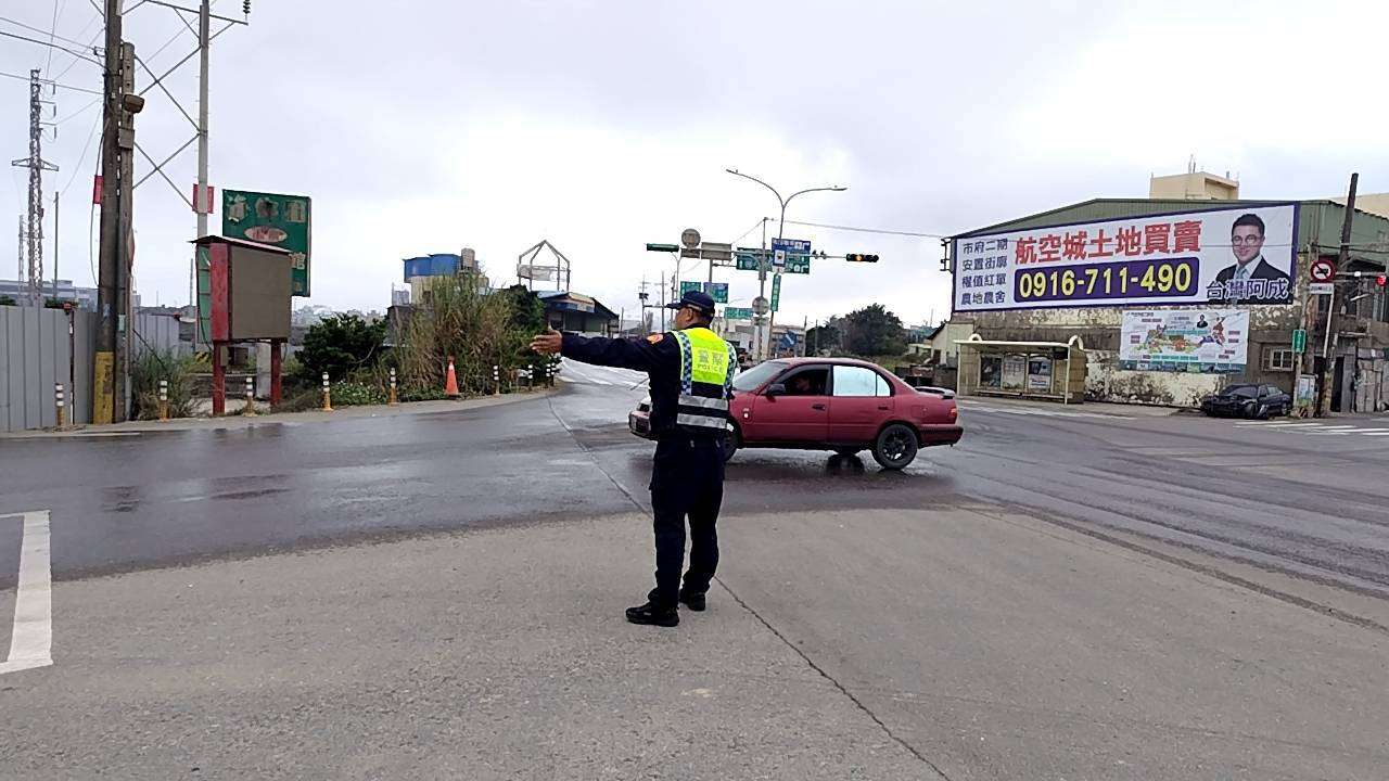 竹圍漁港春節湧觀光人潮 大園警提供4替代道路避開雍塞 343600
