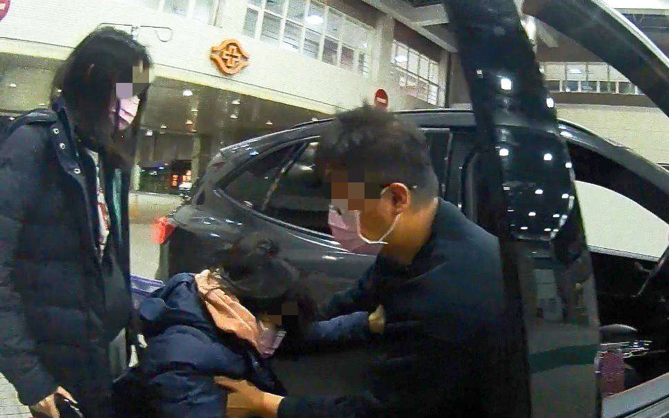 孕婦凌晨將臨盆 大園警開道15分鐘送醫待產 347420 0