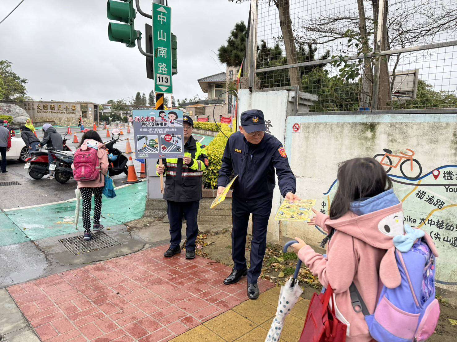 開學首日大園警加強交通疏導 讓學童平安、家長安心 348412 0