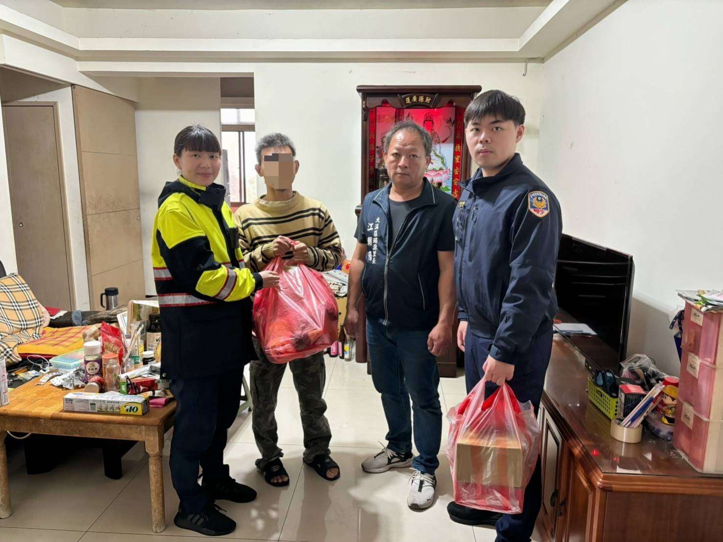 大溪女警攜手里長募集愛心物資 關懷社區弱勢 355045 0