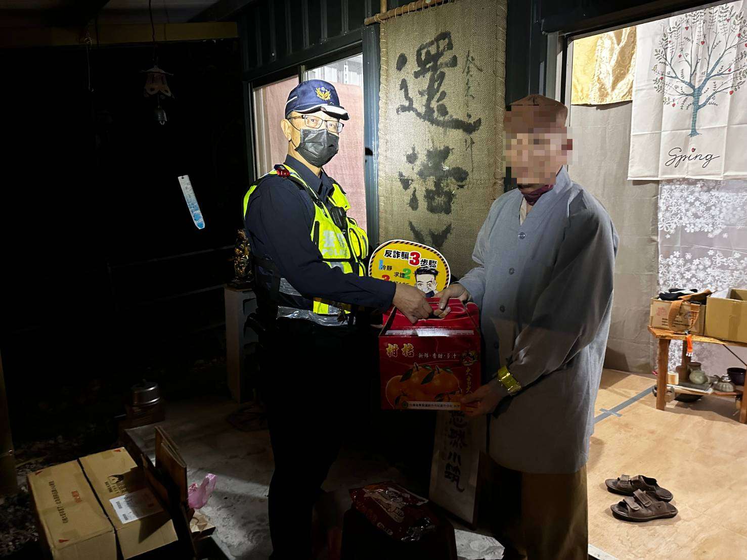 大溪警熱心關懷獨居老翁 送物資助他溫暖度寒冬 356830