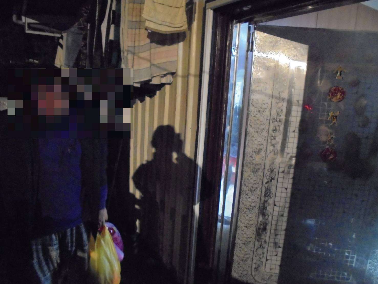 男喝茫躺路邊呼呼大睡 大溪警護送返家 359123 0