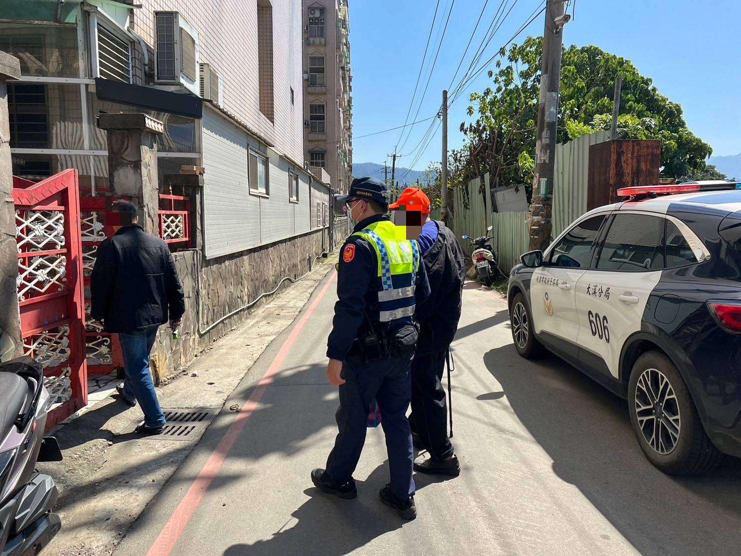 大溪警揪感心 助獨居中風翁返家 360823 0