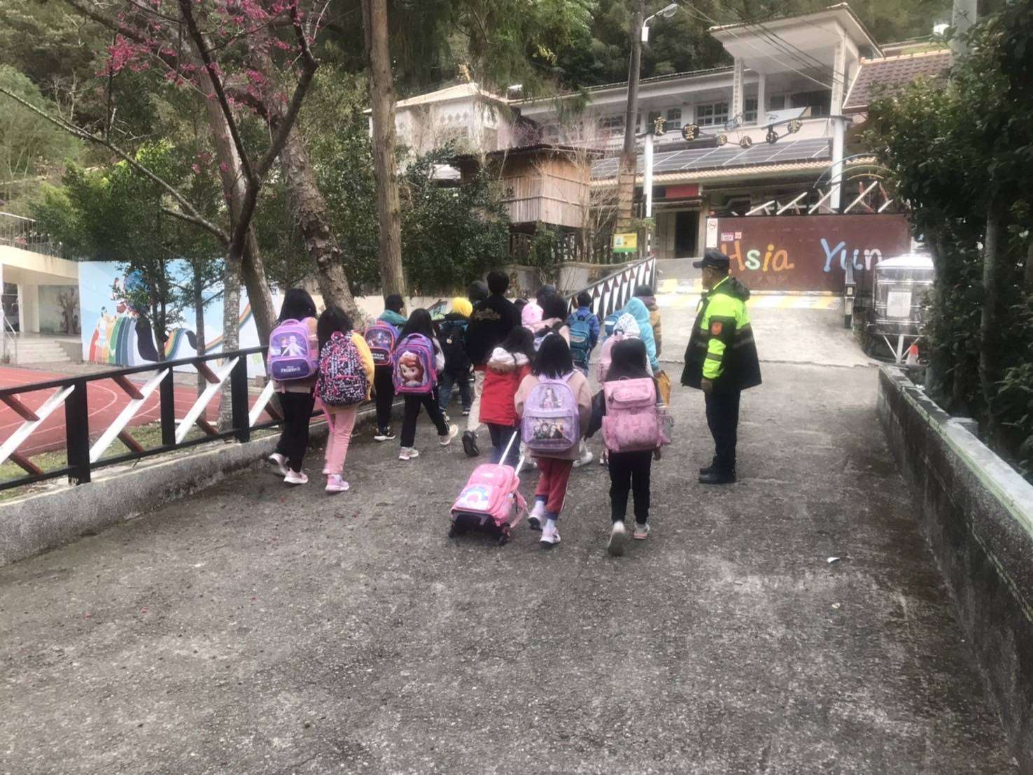開學日!大溪警加強校園周邊交通疏導護童安全 361581