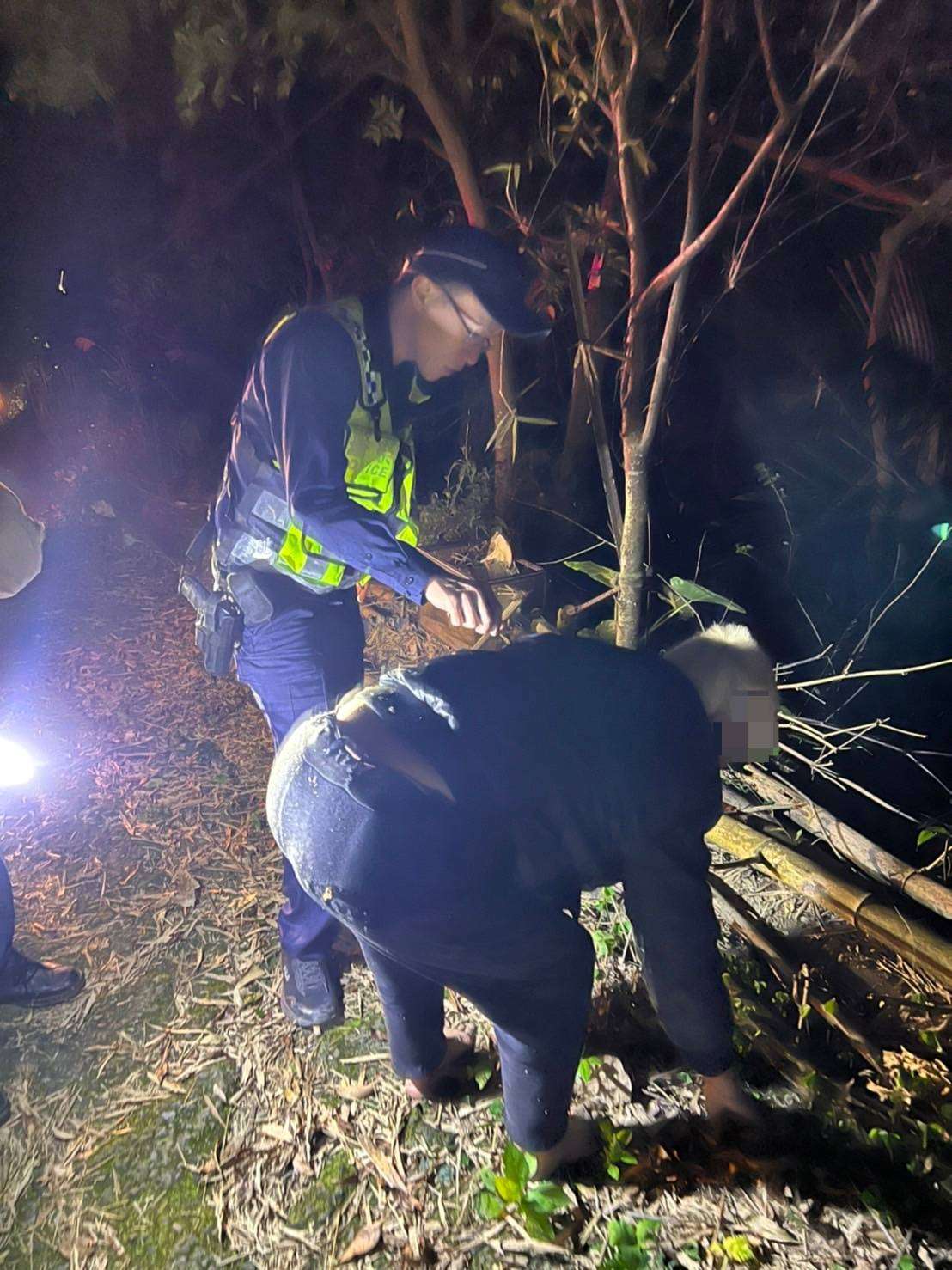 8旬婦撿回收到山區跌倒受傷 大溪警協助返家 361712 0