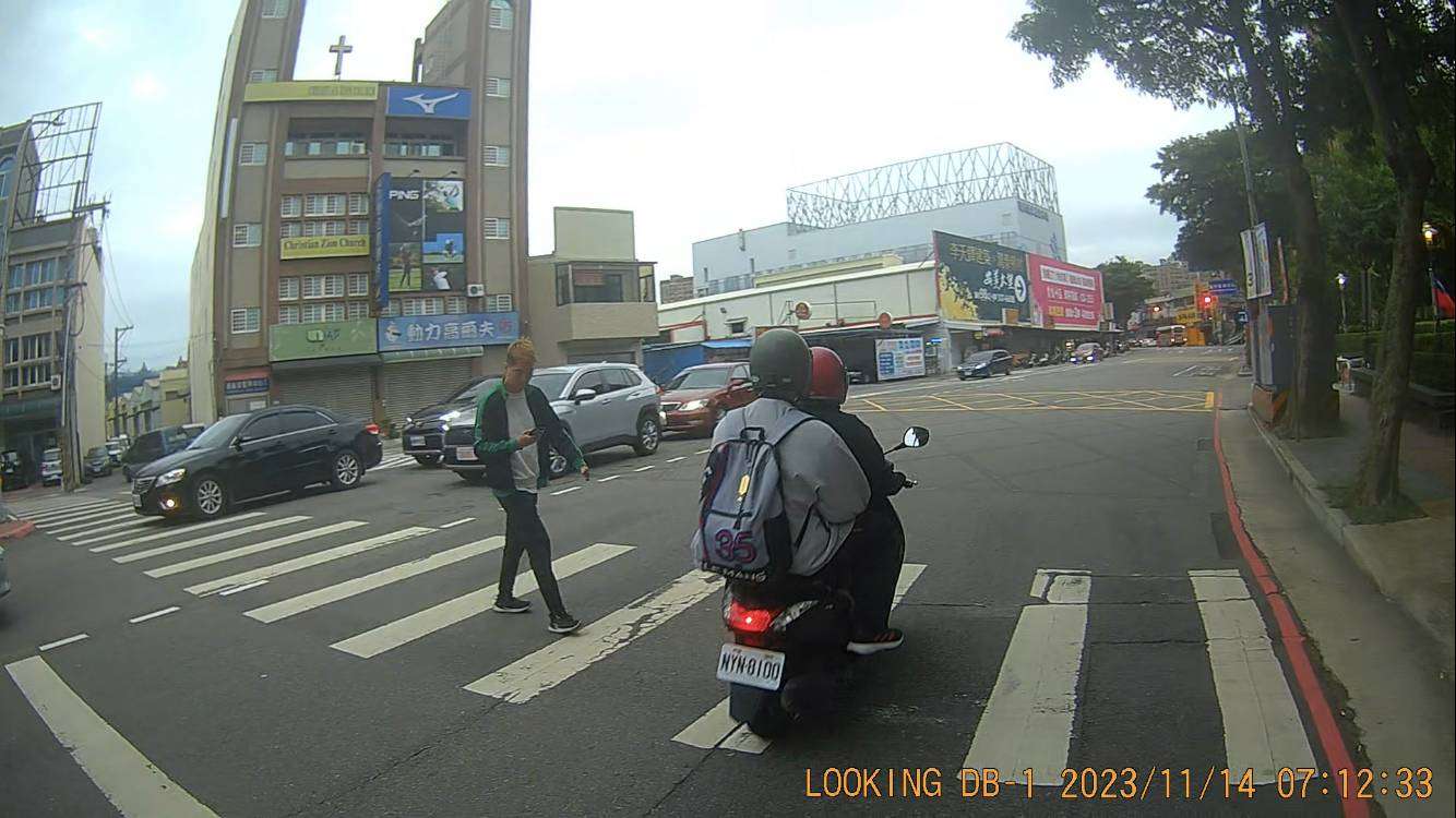 強化轄內交通安全 蘆竹警取締人車違規近百件 391356
