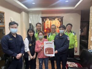 處處是溫情！蘆竹暖警主動訪視關懷送愛心