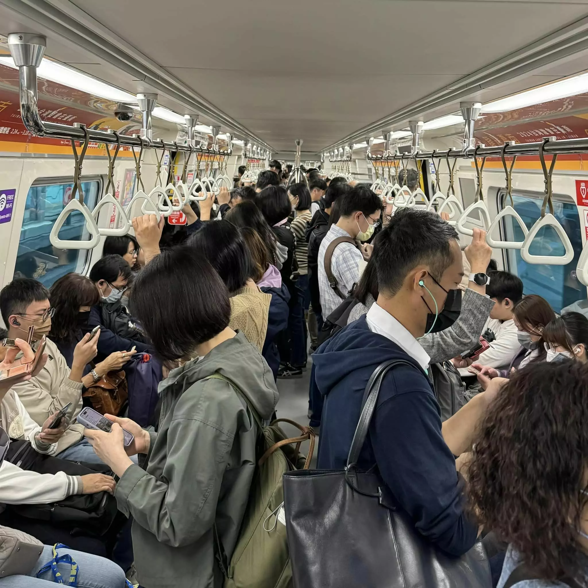 新科立委牛煦庭搭機捷見「1景象」 喊全力改善通勤品質 新科立委牛煦庭搭機捷見「1景象」 喊全力改善通勤品質