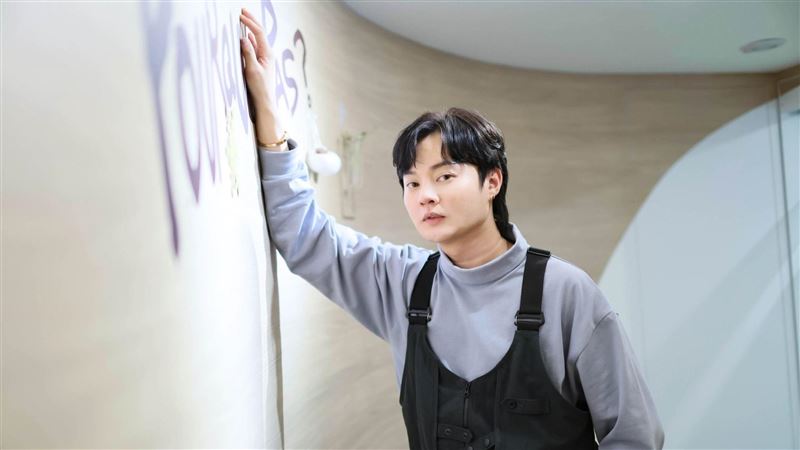 首扛紅白主持棒 許富凱嚇喊最後一次