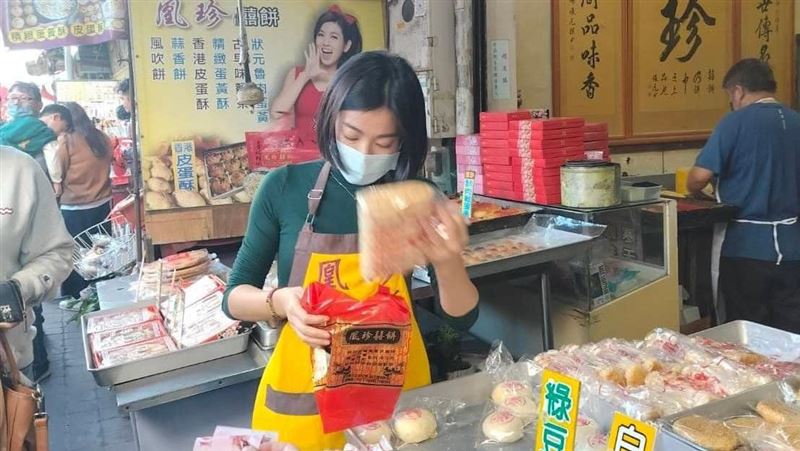 回鹿港賣餅被說一臉不爽 米可白不忍回應