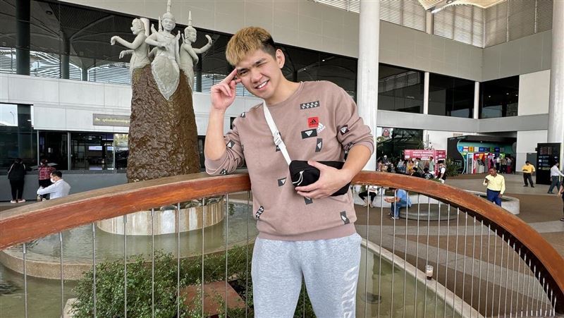 晚安小雞開播首日出事！早在入境就遇麻煩