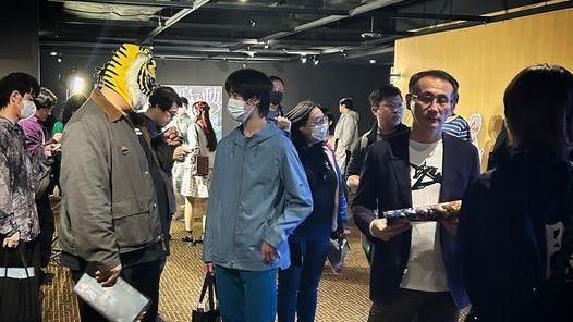 網看電影巧遇中指通 他驚鄭運鵬父子也在