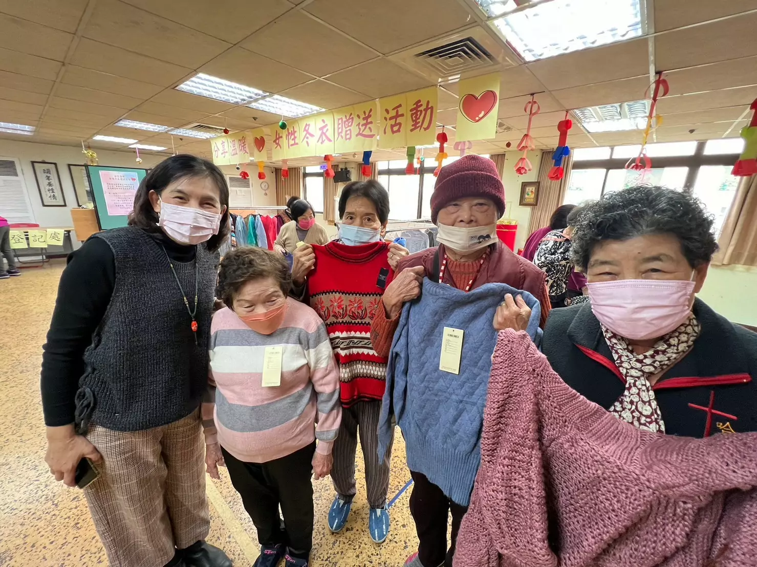 基隆錫安教會愛心捐贈 送暖八德榮家住民歡喜穿新衣 基隆錫安教會愛心捐贈 送暖八德榮家住民歡喜穿新衣