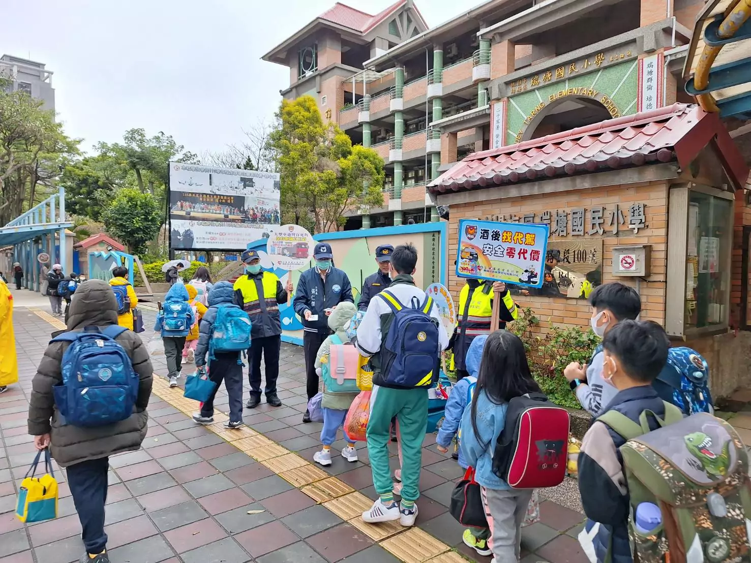 楊梅警開學日加強交通疏導 維護學童上下學安全 465750