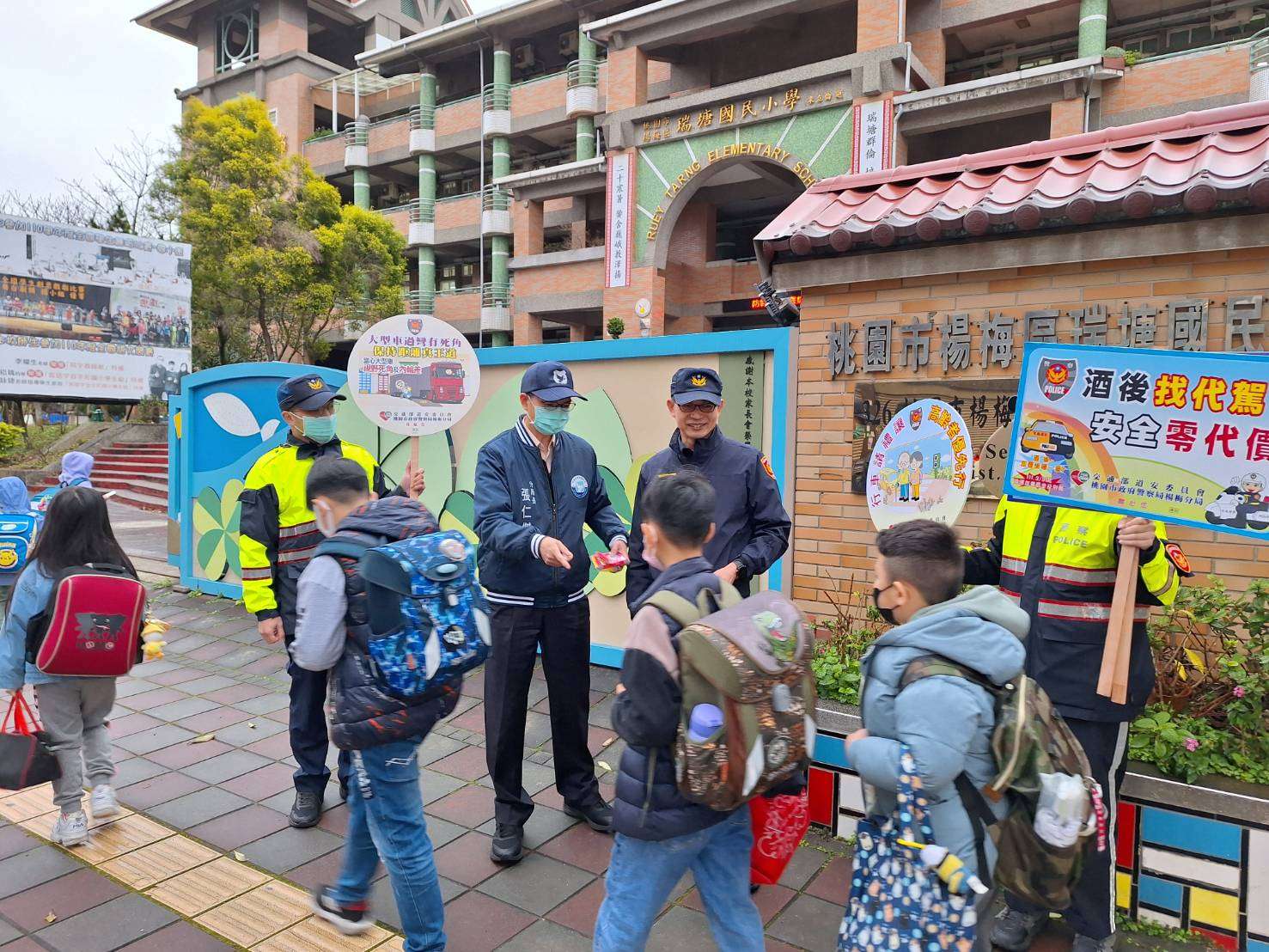 楊梅警開學日加強交通疏導 維護學童上下學安全 465752