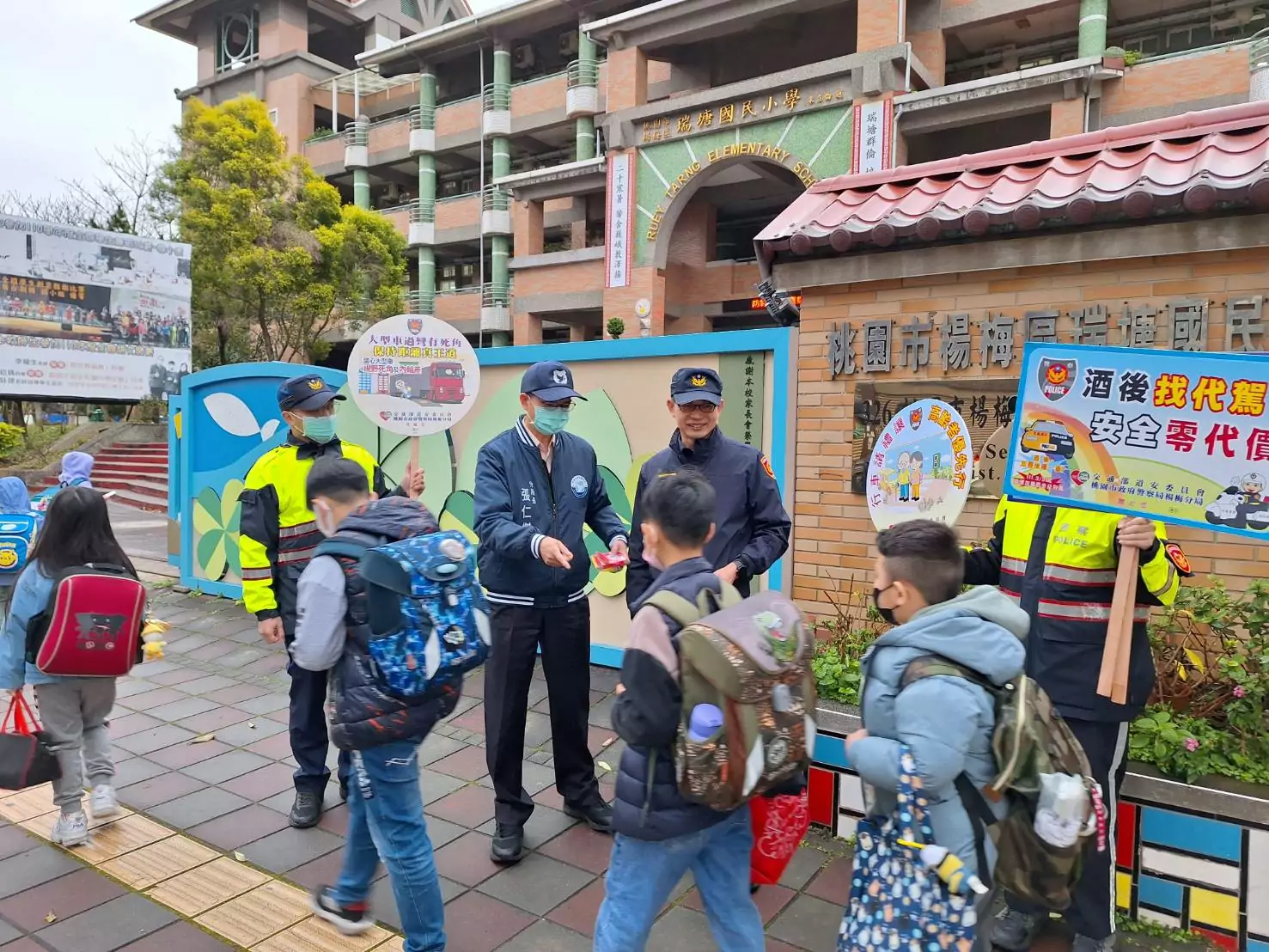 楊梅警開學日加強交通疏導 維護學童上下學安全 465752