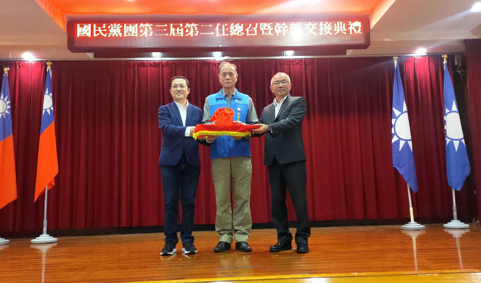 徐玉樹接桃議國民黨團總召 盼府會攜手造福市民 469291