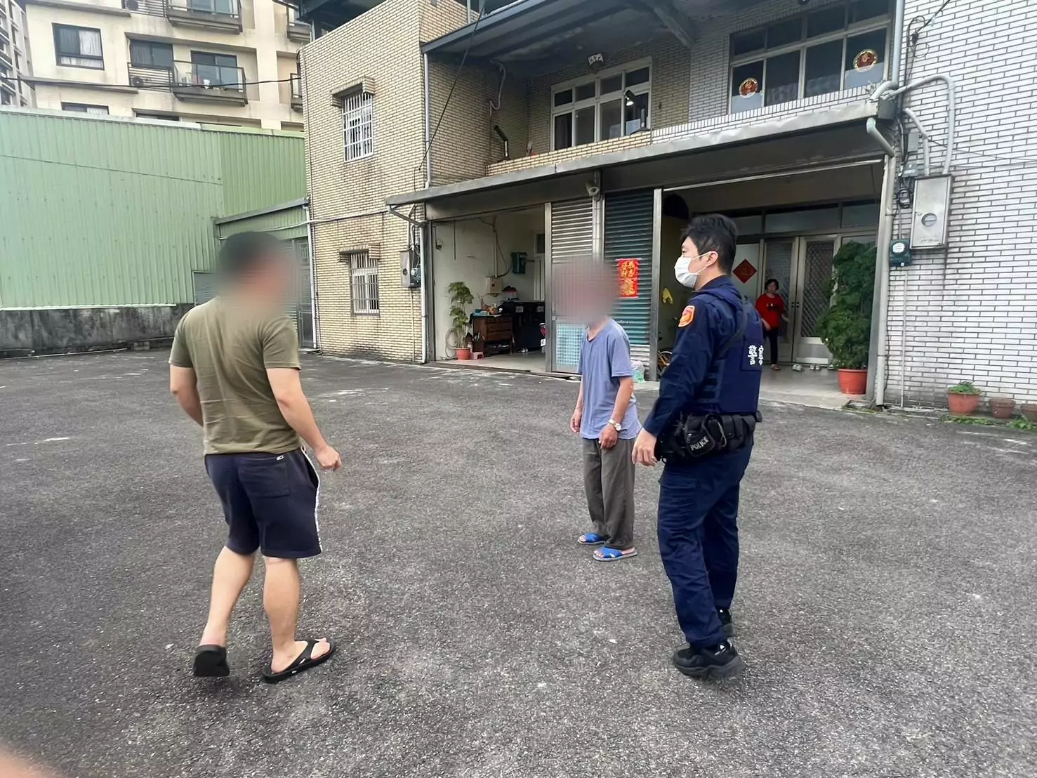 7旬失智翁迷途一整天 八德警靠1物助他返家 566398