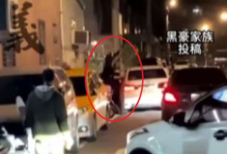【有片】疑口角爆衝突 男過年當街被毆畫面曝 645121215