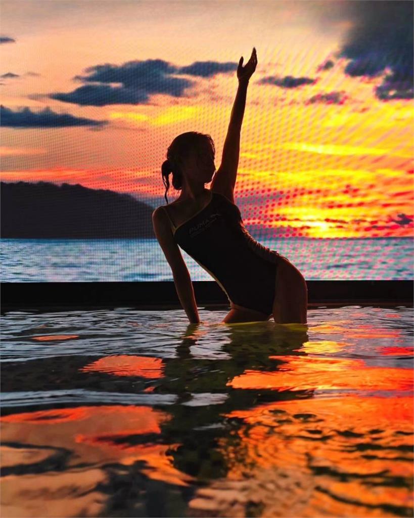 蔡依林首爾旅遊大解放 寒冷冬天大曬「火辣泳裝照」