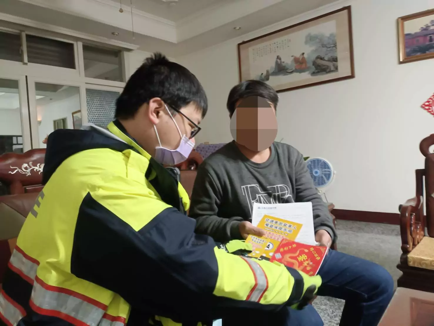 失業心情差!男子嚎啕大哭 蘆竹警急安撫 失業心情差!男子嚎啕大哭 蘆竹警急安撫