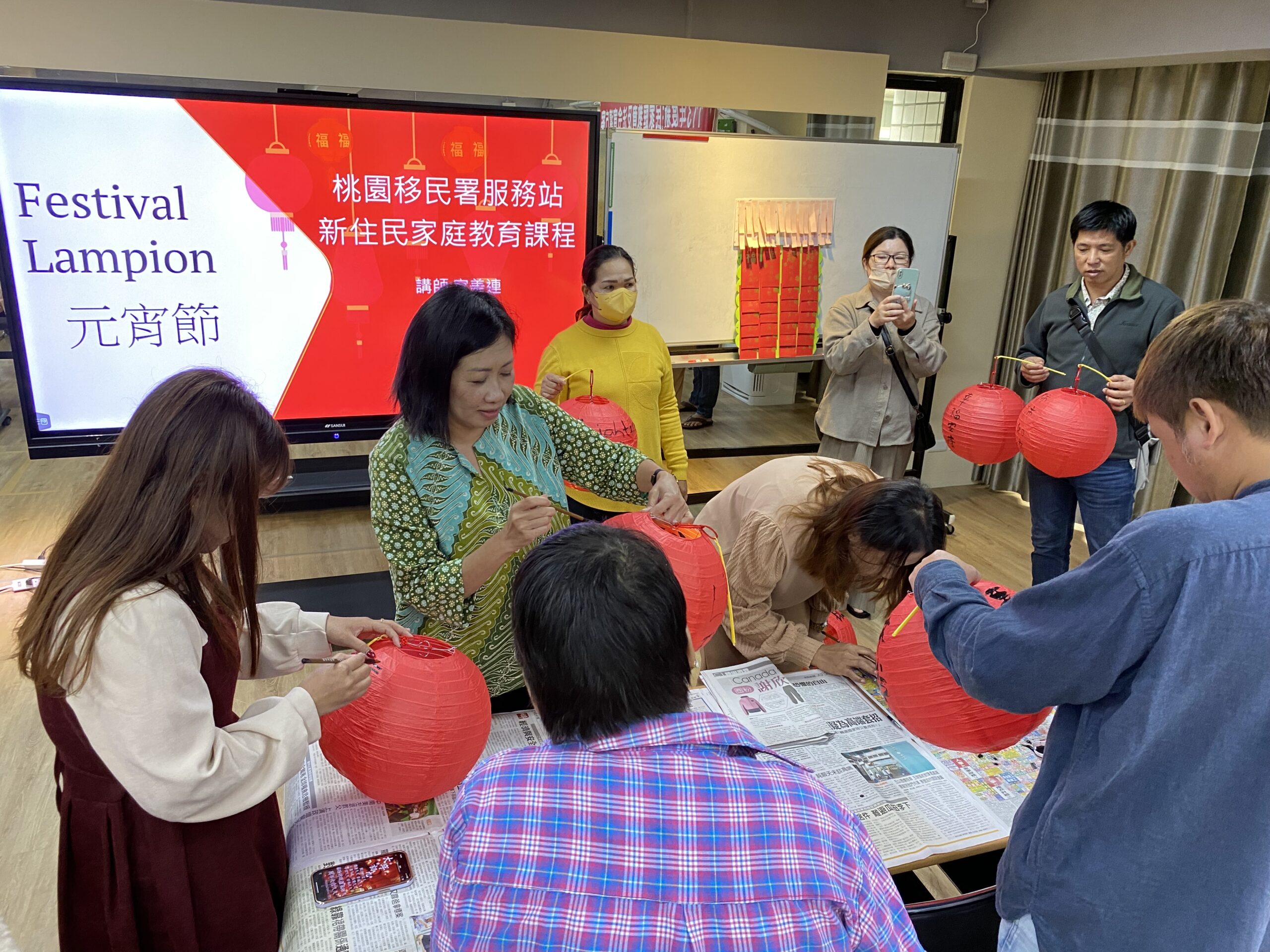 移民署桃園站邀新住民體驗元宵習俗 不忘宣導移民法新制 77592E98 78B2 4E1B 8B94 EBF21ADDFF29 scaled