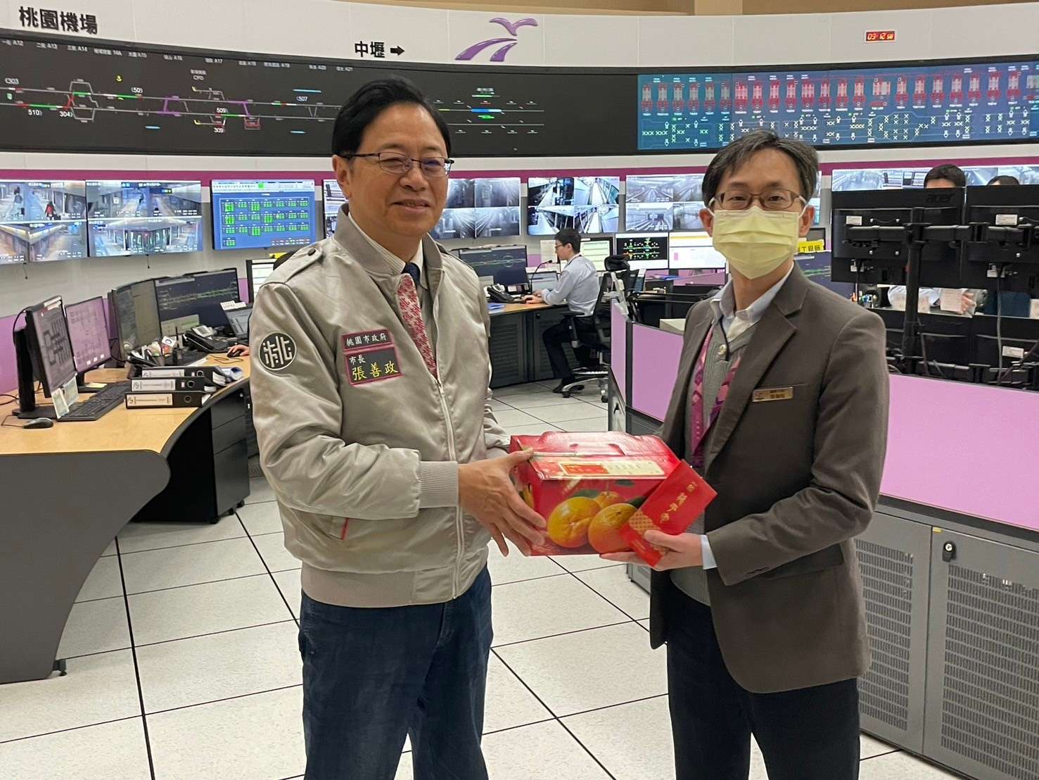 張善政前往運輸場關心春節疏運 慰問值勤人員辛勞 789 1