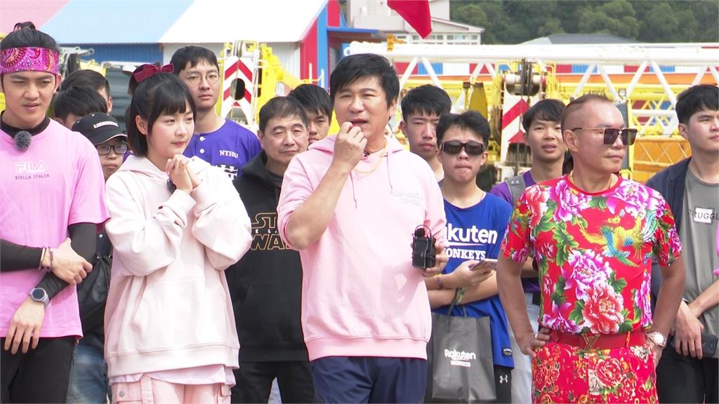 超狂「竹北吊車大王」胡漢龑現身節目!與胡瓜超親密關係曝光