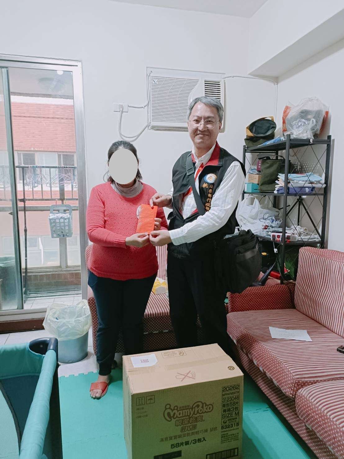 準4寶媽與夫被資遣無力繳健保費 桃園分署寒冬送暖 IMG 2152 0