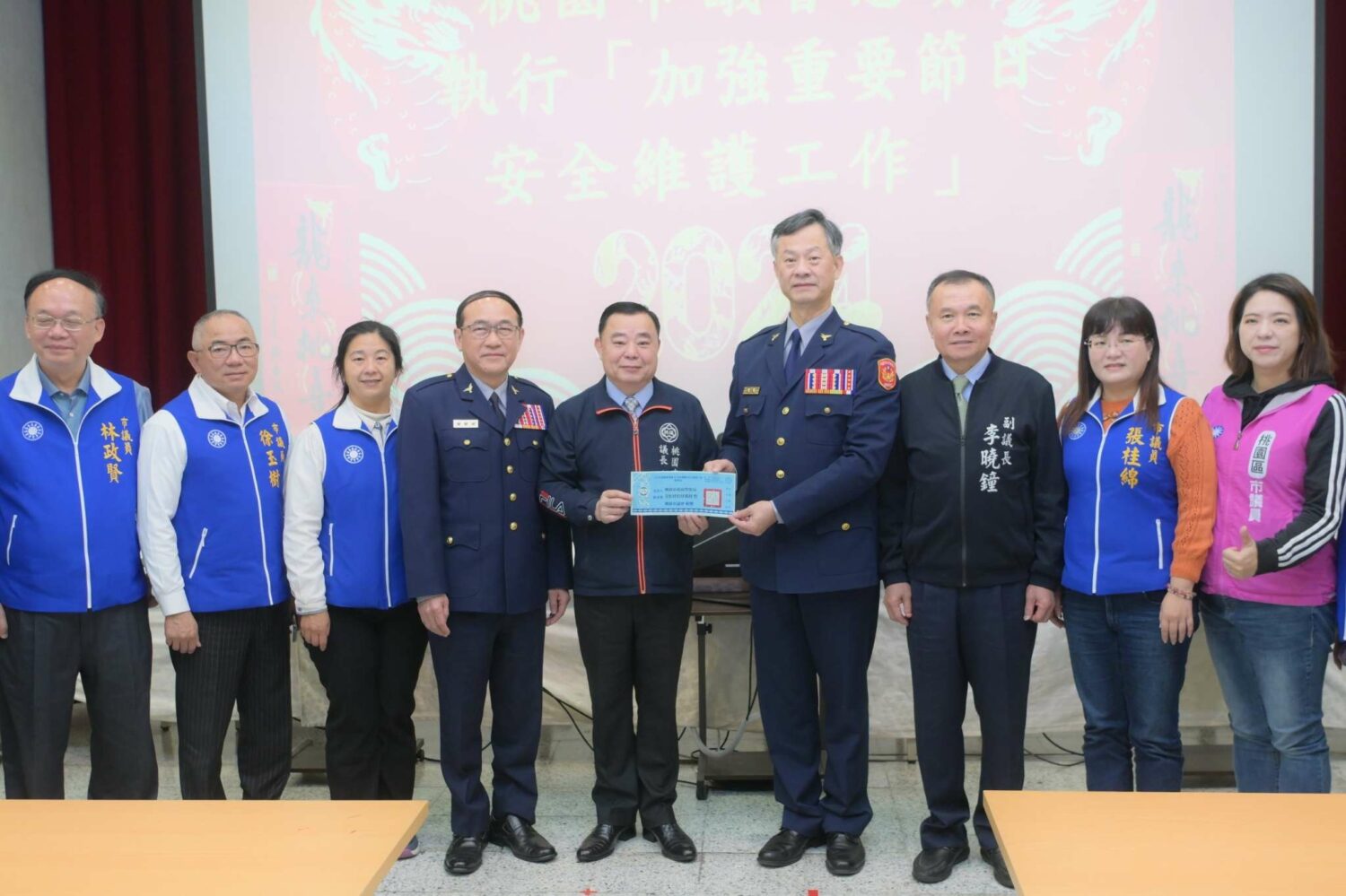 維護市民春節安全 邱奕勝贈慰勞金體恤警、消辛勞