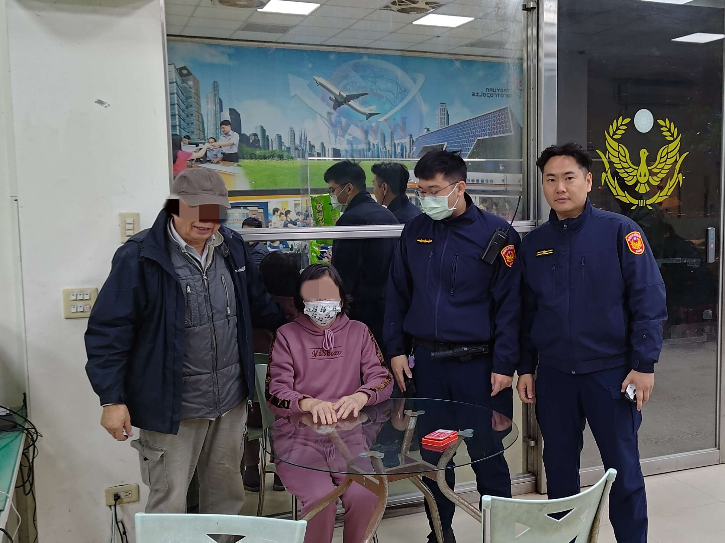 失智婦迷途離家4公里 壢警熱心助她與家人團圓 P 20240128 214143