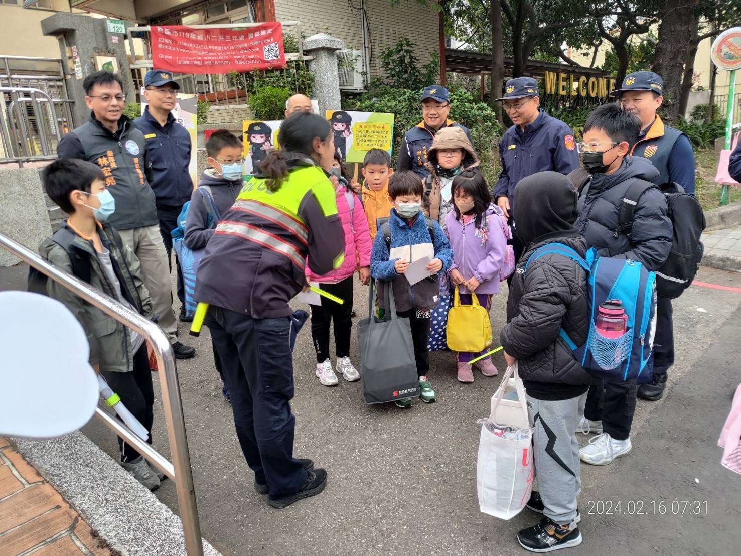 寒假結束!桃警執行護童勤務加強校園交安宣導 S 10100913