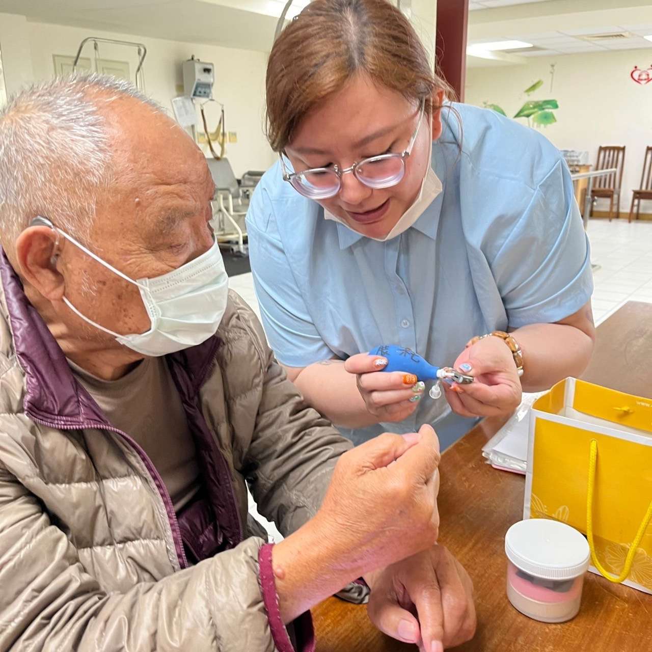 桃園榮家辦理助聽器檢測保養 提升長輩配戴意願 S 10649660