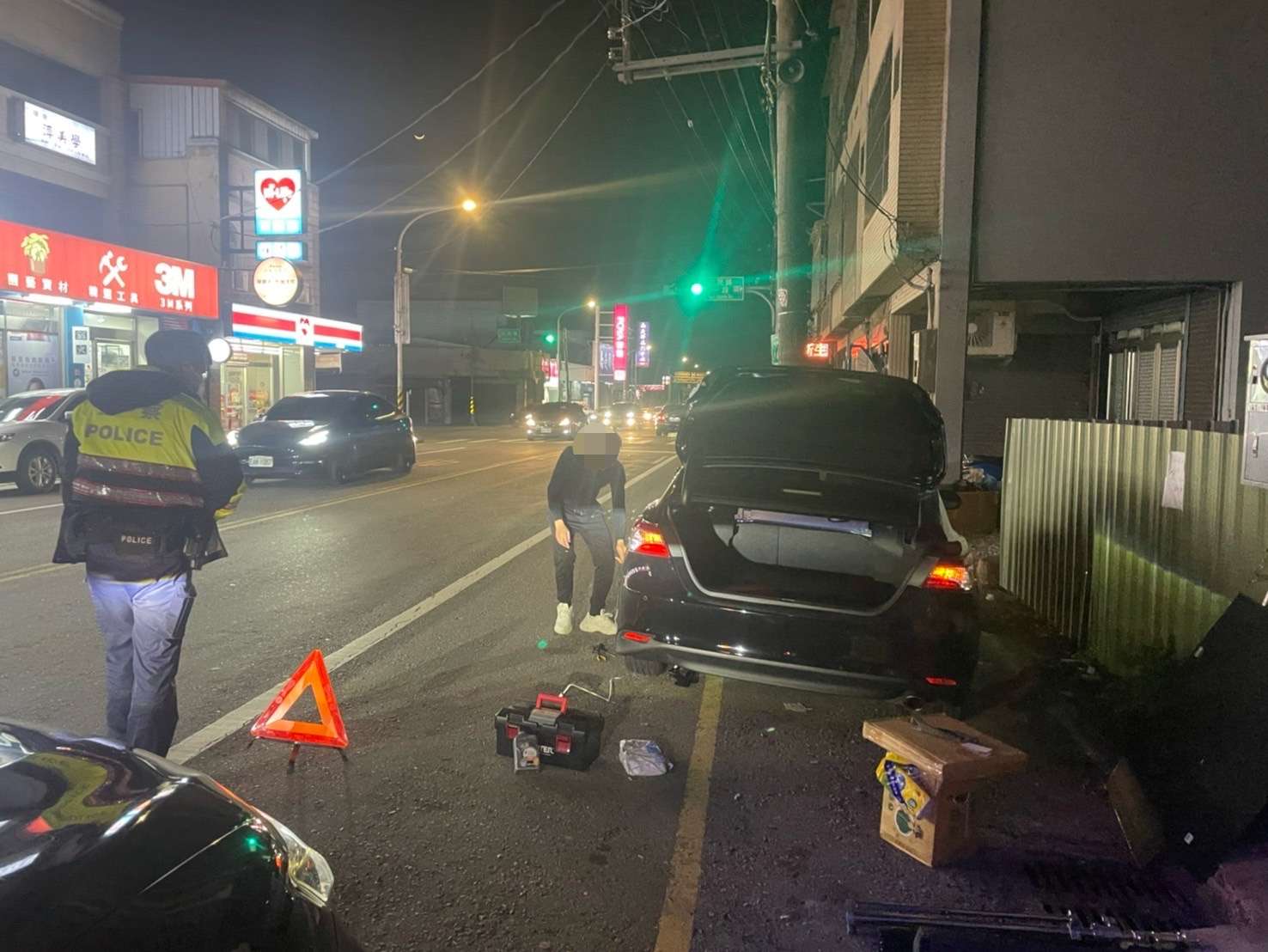 年初三爆胎驚魂記 新屋警及時解圍 S 14368796