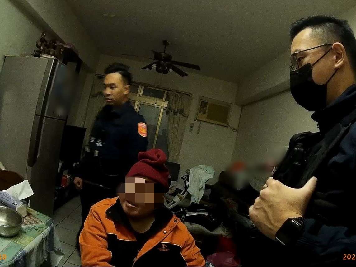 男子外出癲癇發作 中壢警消火速伸援 S 198623284 0 副本 0