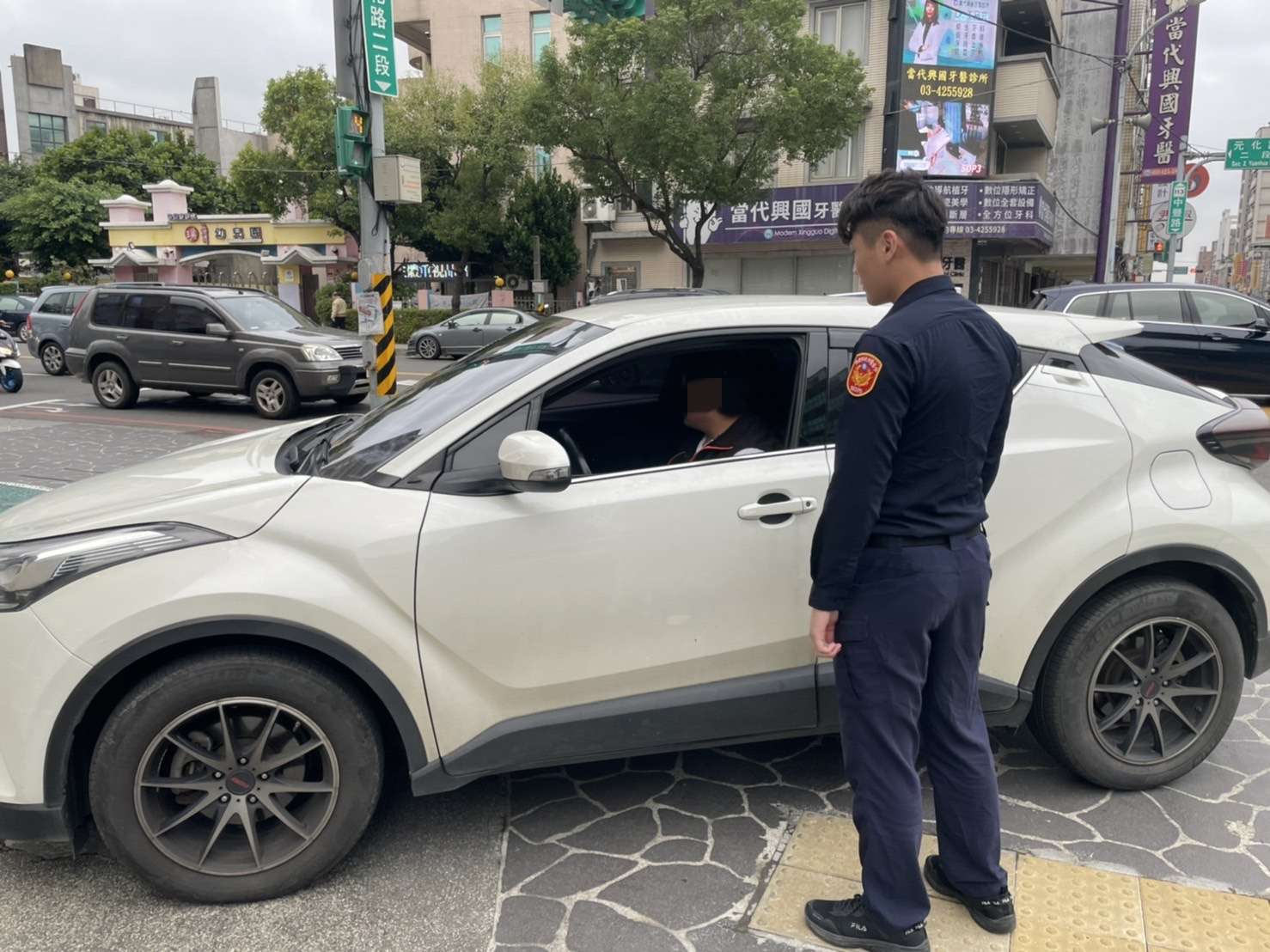 男子1原因駕駛座上沒動靜 壢警上前急關心 S 217489525 0 副本