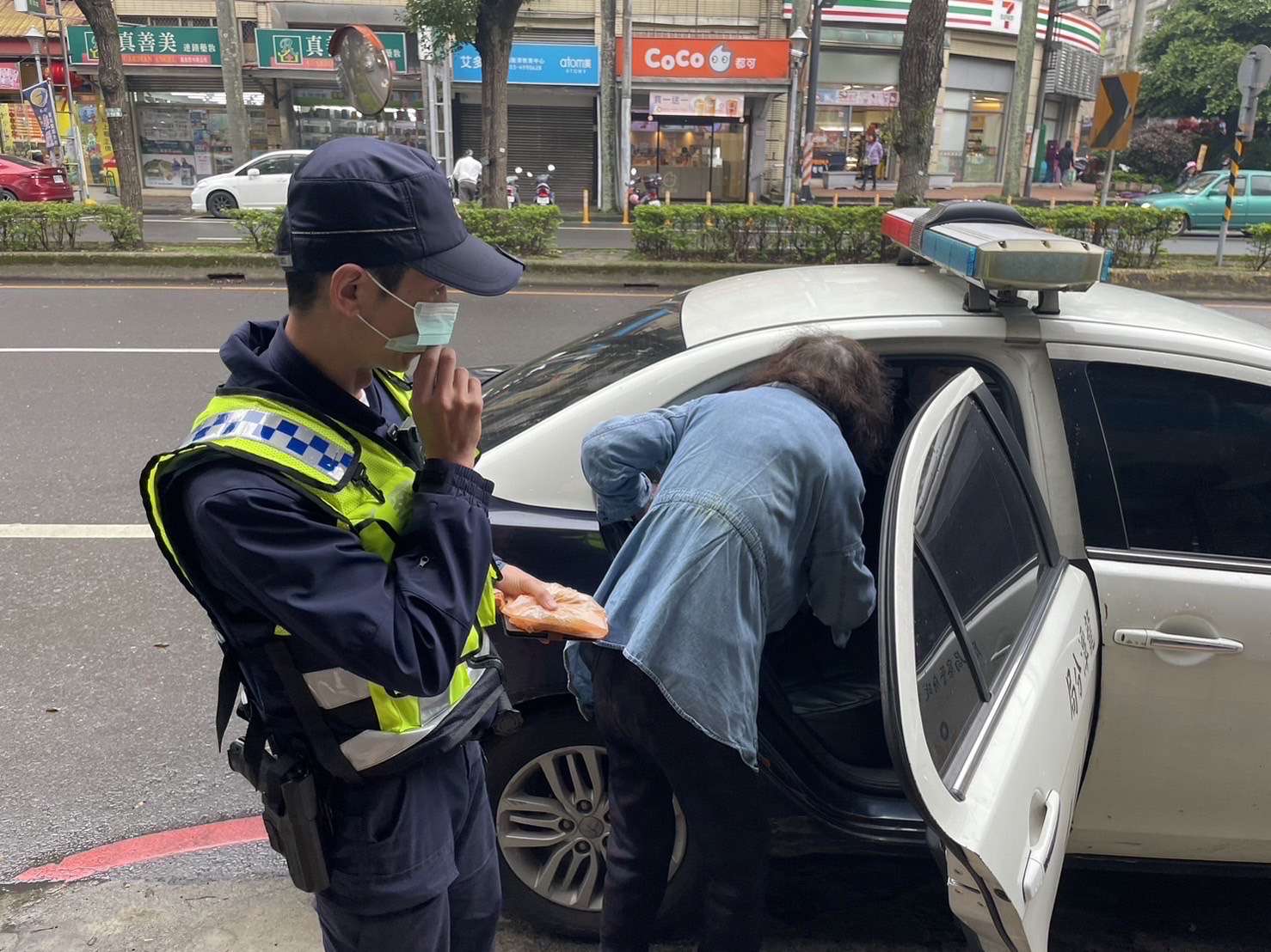 八旬老嫗思親迷途 龍潭暖警助返家 S 21881570 0