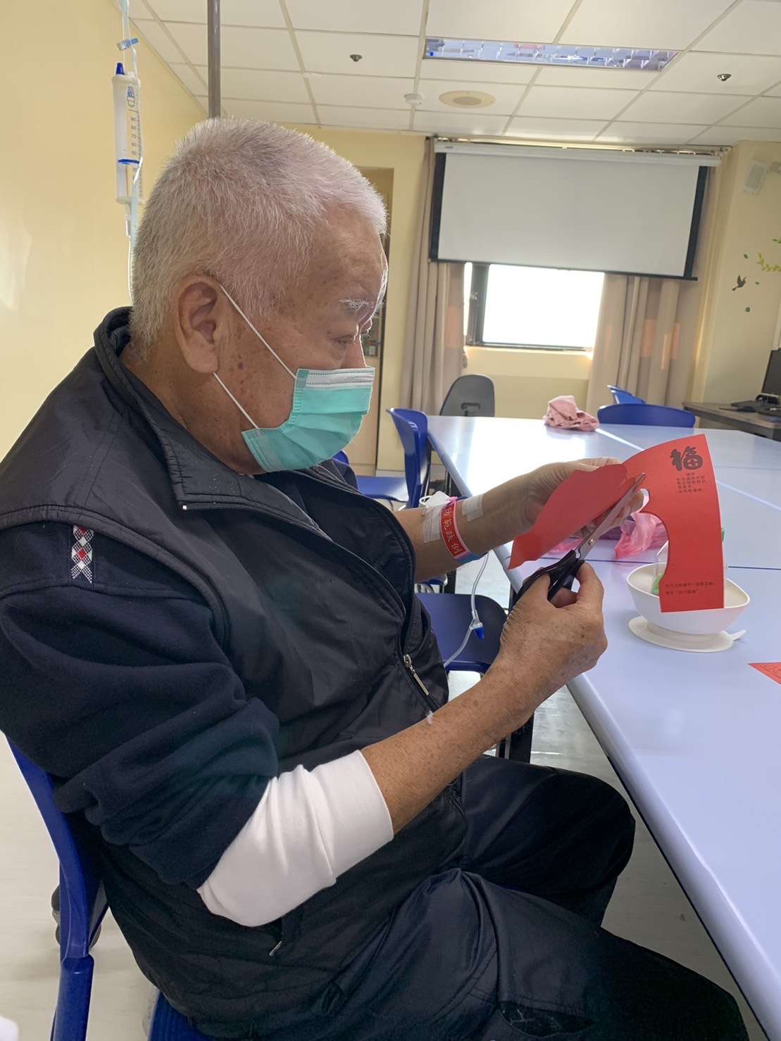 老翁中風無法正常生活 部桃職能治療師這招讓他成功康復 S 21905484
