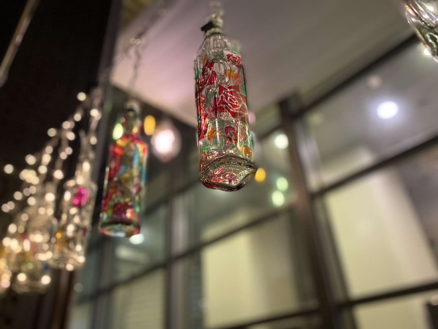 海科館「亮藝點Ⅱ環保藝術燈展」廢棄瓶罐變身特色燈具 S 39026799 0