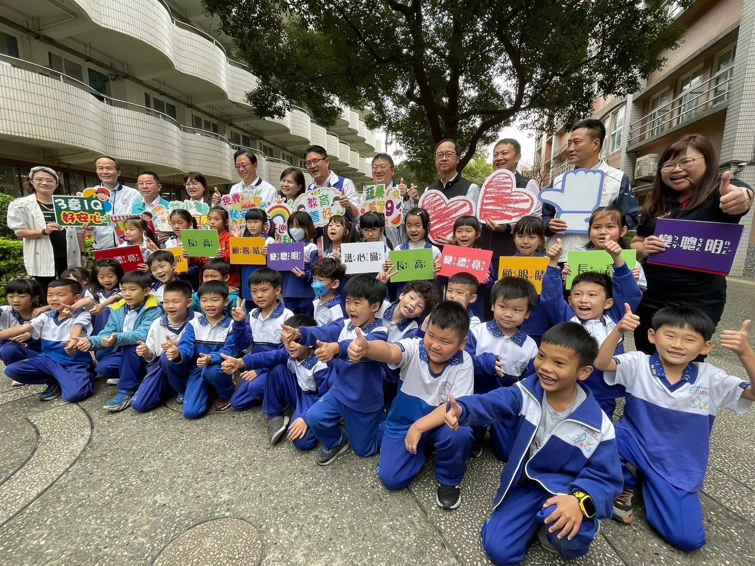 桃園教育局守護營養午餐食安 推動智慧化廚房 桃園教育局守護營養午餐食安 推動智慧化廚房