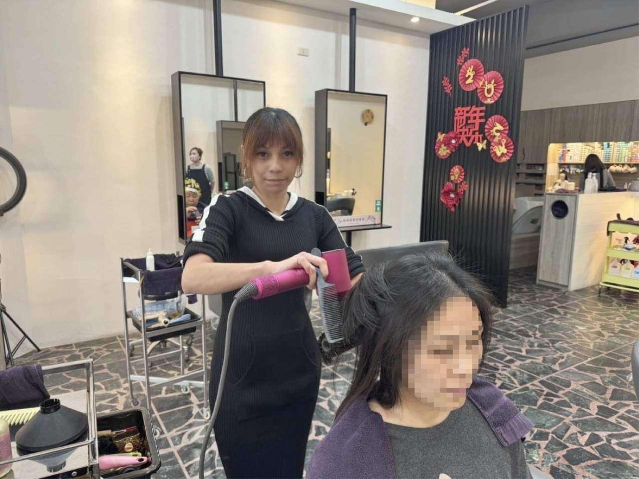 勞動部桃竹苗分署職訓助攻 櫃姐婚後離職8年變身美髮師 S 74973221