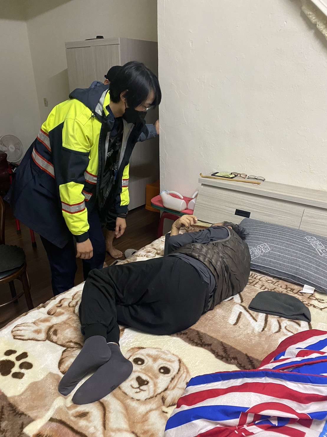 獨居翁浴室跌倒 龍潭警即刻救援 S 9560316 0