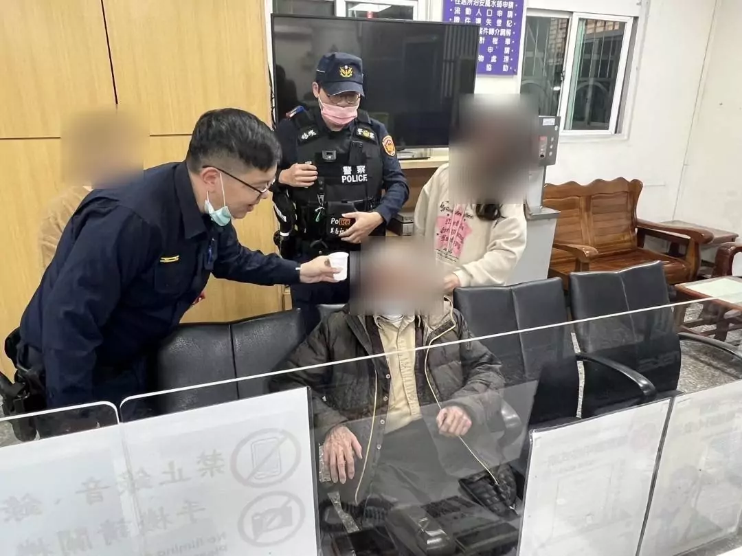 春節前龜山警加強查尋迷途走失 助老翁、少年返家團圓過好年 春節前龜山警加強查尋迷途走失 助老翁、少年返家團圓過好年