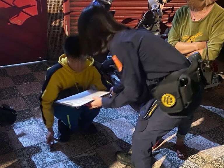 春節前龜山警加強查尋迷途走失 助老翁、少年返家團圓過好年 S 96911384 0