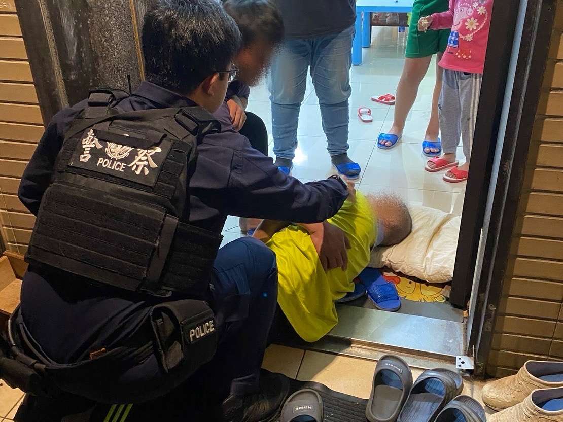 龜山警助癲癇男送醫 意外揭辛酸故事 S 97148951 0